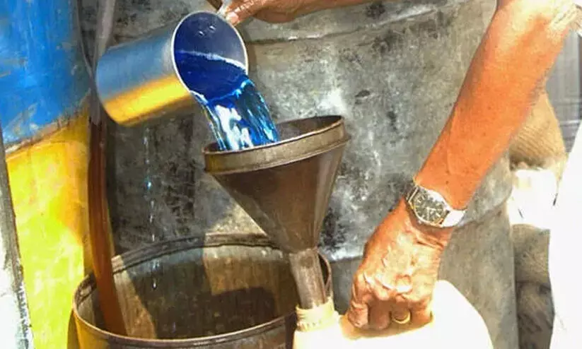 റേഷന്‍ മണ്ണെണ്ണ: ഏറ്റെടുക്കലിനും വിതരണത്തിനുമുള്ള നിരക്കുകൾ പരിഷ്കരിച്ചു