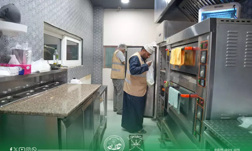 ഖ​രീ​ഫ്: ഭ​ക്ഷ്യ​സു​ര​ക്ഷ പ​രി​ശോ​ധ​ന ശ​ക്ത​മാ​ക്കി ദോ​ഫാ​ർ മു​നി​സി​പ്പാ​ലി​റ്റി