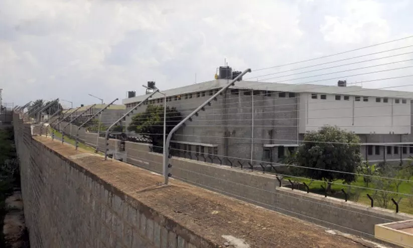 സെൻട്രൽ ജയിലിൽ റെയ്ഡ്; മയക്കുമരുന്ന് പിടിച്ചെടുത്തു സെൻട്രൽ ജയിലിൽ റെയ്ഡ്; മയക്കുമരുന്ന് പിടിച്ചെടുത്തു