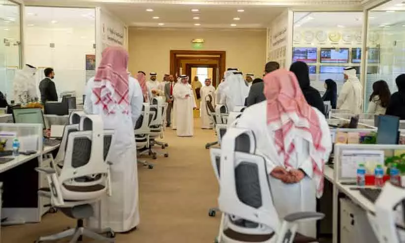 എ​മ​ർ​​െജ​ൻ​സി സി​റ്റു​വേ​ഷ​ൻ റൂം ​  സ​ന്ദ​ർ​ശി​ച്ച്  കി​രീ​ടാ​വ​കാ​ശി