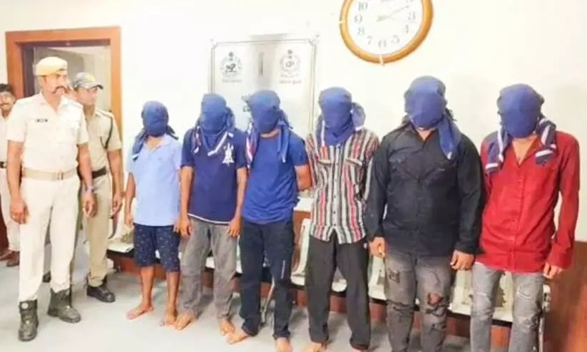 ഒഡിഷയിൽ യുവതിയെ കൂട്ടബലാത്സംഗം ചെയ്ത കേസിൽ പ്രായപൂർത്തിയാകാത്ത നാലുപേർ ഉൾപ്പെടെ പത്തുപേർ അറസ്റ്റിൽ