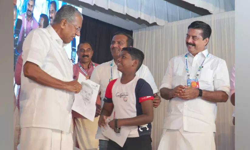 ധ്രുവന്റെ മികവിന് മുഖ്യമന്ത്രിയുടെ കൈയൊപ്പ് ധ്രുവന്റെ മികവിന് മുഖ്യമന്ത്രിയുടെ കൈയൊപ്പ്