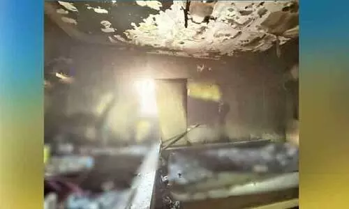 ഫി​ർ​ദൗ​സി​ൽ വീ​ട്ടി​ൽ തീ​പി​ടി​ച്ചു; ര​ണ്ടു പേ​ർ​ക്ക് പ​രി​ക്ക്