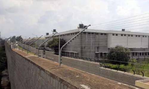 സെ​ൻ​ട്ര​ൽ ജ​യി​ലി​ൽ റെ​യ്ഡ്; മ​യ​ക്കു​മ​രു​ന്ന് പി​ടി​ച്ചെ​ടു​ത്തു