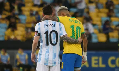 മെസ്സിയുമായുള്ള താരതമ്യത്തിന് നെയ്മർ ആഗ്രഹിക്കുന്നില്ല ; താരത്തിന്‍റെ പിതാവ്