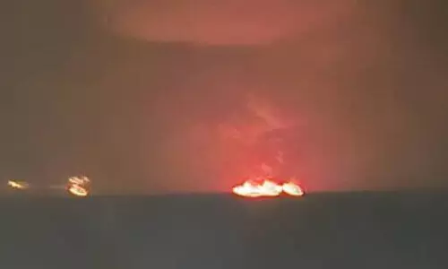 ഒ​മാ​ൻ ഉ​ൾ​ക്കട​ലി​ൽ എ​ണ്ണ​ക്ക​പ്പ​ൽ കൂ​ട്ടി​യി​ടി​ച്ച് ക​ത്തി; 24പേ​രെ ര​ക്ഷ​പ്പെ​ടു​ത്തി