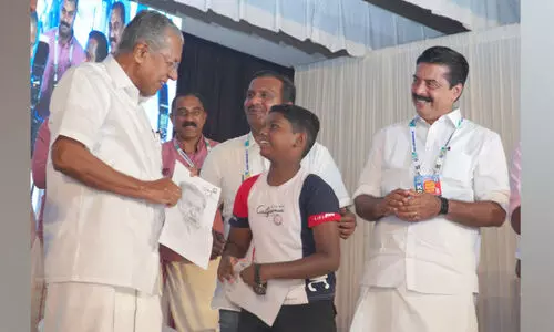 ധ്രു​വ​ന്‍റെ മികവിന്​ മു​ഖ്യ​മ​ന്ത്രി​യു​ടെ കൈ​യൊപ്പ്