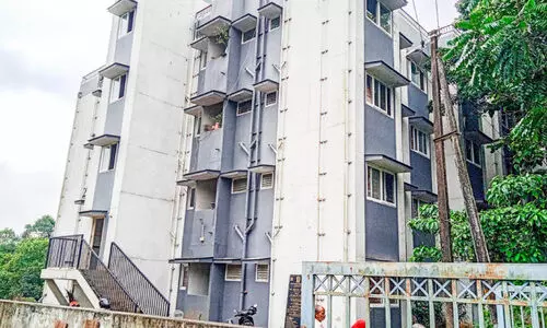 വേനപ്പാറ ലൈഫ് ഫ്ലാറ്റ് സമുച്ചയം; ആശങ്ക മാറാതെ അന്തേവാസികൾ വേനപ്പാറ ലൈഫ് ഫ്ലാറ്റ് സമുച്ചയം; ആശങ്ക മാറാതെ അന്തേവാസികൾ