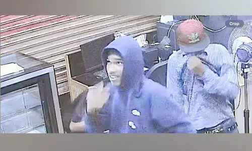 ബേക്കറിയുടെ ഷട്ടർ കുത്തിത്തുറന്ന് മോഷണം