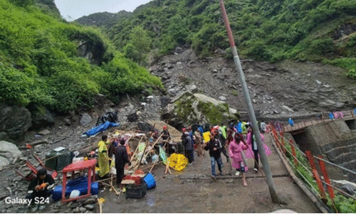 കേദാർനാഥ് ട്രെക്കിങ് റൂട്ടിൽ മണ്ണിടിച്ചിൽ; രണ്ട് മരണം
