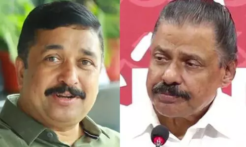 വെറുമൊരു കട്ടൻ ചായക്കും പരിപ്പുവടക്കും മാത്രമായി ഗോവിന്ദൻ മാസ്റ്റർ ഇങ്ങനെയൊരു ആർ.എസ്.എസ് പ്രീണന പ്രസ്താവന നടത്തുമെന്ന് നിഷ്കളങ്കരേ നിങ്ങളിപ്പോഴും കരുതുന്നുവോ വെറുമൊരു കട്ടൻ ചായക്കും പരിപ്പുവടക്കും മാത്രമായി ഗോവിന്ദൻ മാസ്റ്റർ ഇങ്ങനെയൊരു ആർ.എസ്.എസ് പ്രീണന പ്രസ്താവന നടത്തുമെന്ന് നിഷ്കളങ്കരേ നിങ്ങളിപ്പോഴും കരുതുന്നുവോ