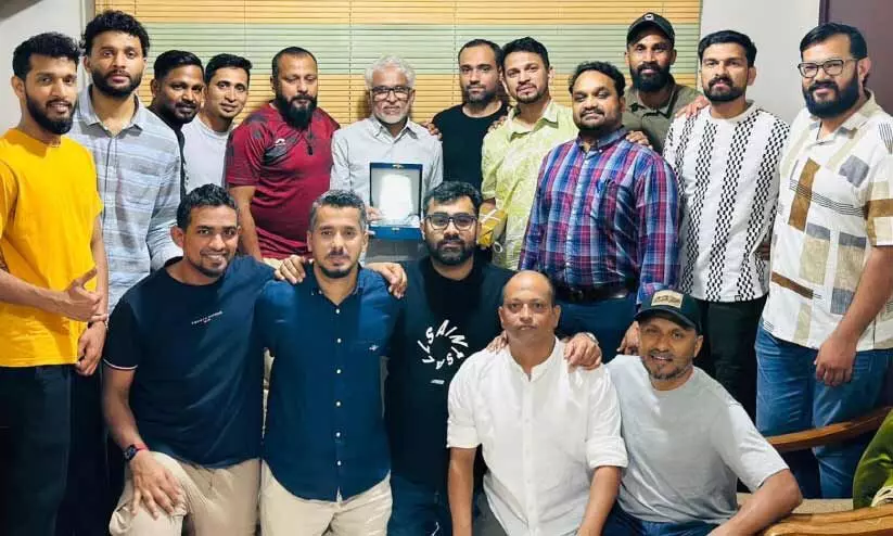 43 വർഷങ്ങളുടെ പ്രവാസം; കമറുദ്ദീൻ ചെറക്കാട് കുവൈത്തിനോട് വിട പറയുന്നു 43 വർഷങ്ങളുടെ പ്രവാസം; കമറുദ്ദീൻ ചെറക്കാട് കുവൈത്തിനോട് വിട പറയുന്നു