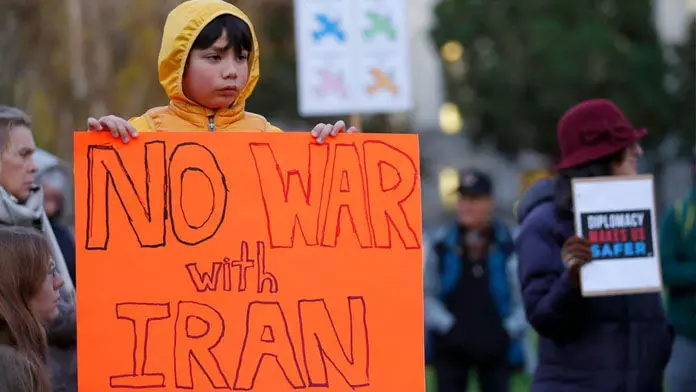 ഇറാനെ ആക്രമിക്കാനുള്ള പദ്ധതിയെ ട്രംപ് അനുകൂലികൾ അടക്കം ഭൂരിഭാഗം അമേരിക്കക്കാരും എതിർക്കുന്നുവെന്ന് സർവെകൾ ഇറാനെ ആക്രമിക്കാനുള്ള പദ്ധതിയെ ട്രംപ് അനുകൂലികൾ അടക്കം ഭൂരിഭാഗം അമേരിക്കക്കാരും എതിർക്കുന്നുവെന്ന് സർവെകൾ