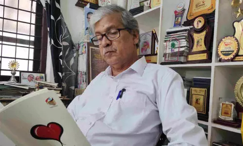 അ​ക്ഷ​ര​ങ്ങ​ളാ​ൽ കാ​രു​ണ്യ​വും ന​ന്മ​യും വി​ത​റു​ന്ന മ​ണ​പ്പു​റ​ത്തെ മാ​ന്ത്രി​ക​ൻ