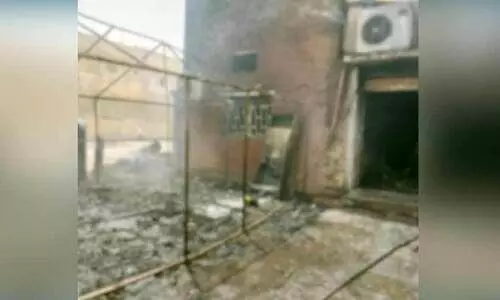 ഖ​സ​റി​ൽ വീ​ട്ടി​ൽ തീ​പി​ടിത്തം