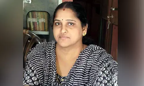 വീ​ട്ട​മ്മ​മാ​രെ വാ​യ​ന​യി​ലേ​ക്ക് കൈ​പി​ടി​ച്ചു; ദി​വ്യ​യു​ടെ അ​ക്ഷ​ര സ​പ​ര്യ​ക്ക് ര​ണ്ട് പ​തി​റ്റാ​ണ്ട്