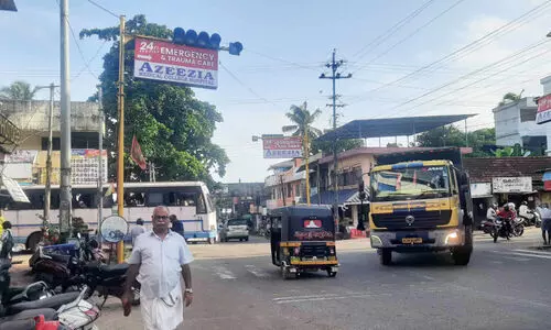 പൂയപ്പള്ളി ജങ്ഷനിലെ സിഗ്നൽ ലൈറ്റ് നോക്കുകുത്തി; നടപടിയില്ല പൂയപ്പള്ളി ജങ്ഷനിലെ സിഗ്നൽ ലൈറ്റ് നോക്കുകുത്തി; നടപടിയില്ല