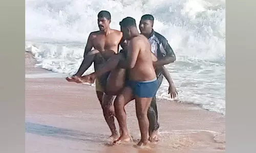 കാപ്പ കേസ് പ്രതി വീട്ടമ്മയുടെ മാല പൊട്ടിച്ച് കടലിൽ ചാടി