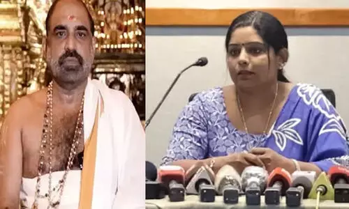 പൂജയുടെ മറവിൽ പീഡനം: അച്ഛൻ നിരപരാധിയെന്ന് മകൾ; അറസ്റ്റ് ഒഴിവാക്കാൻ ബംഗളൂരു പൊലീസ് രണ്ടുകോടി ആവശ്യപ്പെട്ടു, കേസിന് പിന്നിൽ മുൻ വൈരാഗ്യം