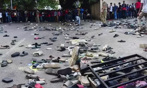 മൂന്ന് വർഷം തടവ്, 5000 രൂപ പിഴ; ആൾക്കൂട്ടത്തെ നിയന്ത്രിക്കാൻ നിയമം പാസാക്കാനൊരുങ്ങി കർണാടക സർക്കാർ