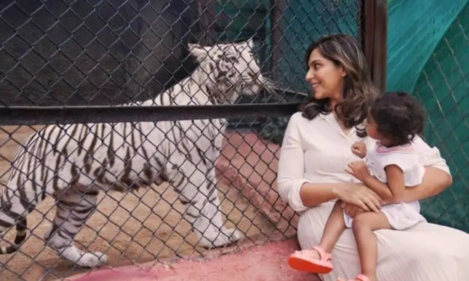 ആ വെളുത്ത കടുവക്ക് മകളുമായി ഒരു പ്രത്യേക ബന്ധമുണ്ട്; ചിത്രങ്ങൾ പങ്കുവെച്ച് രാം ചരണിന്‍റെ ഭാര്യ