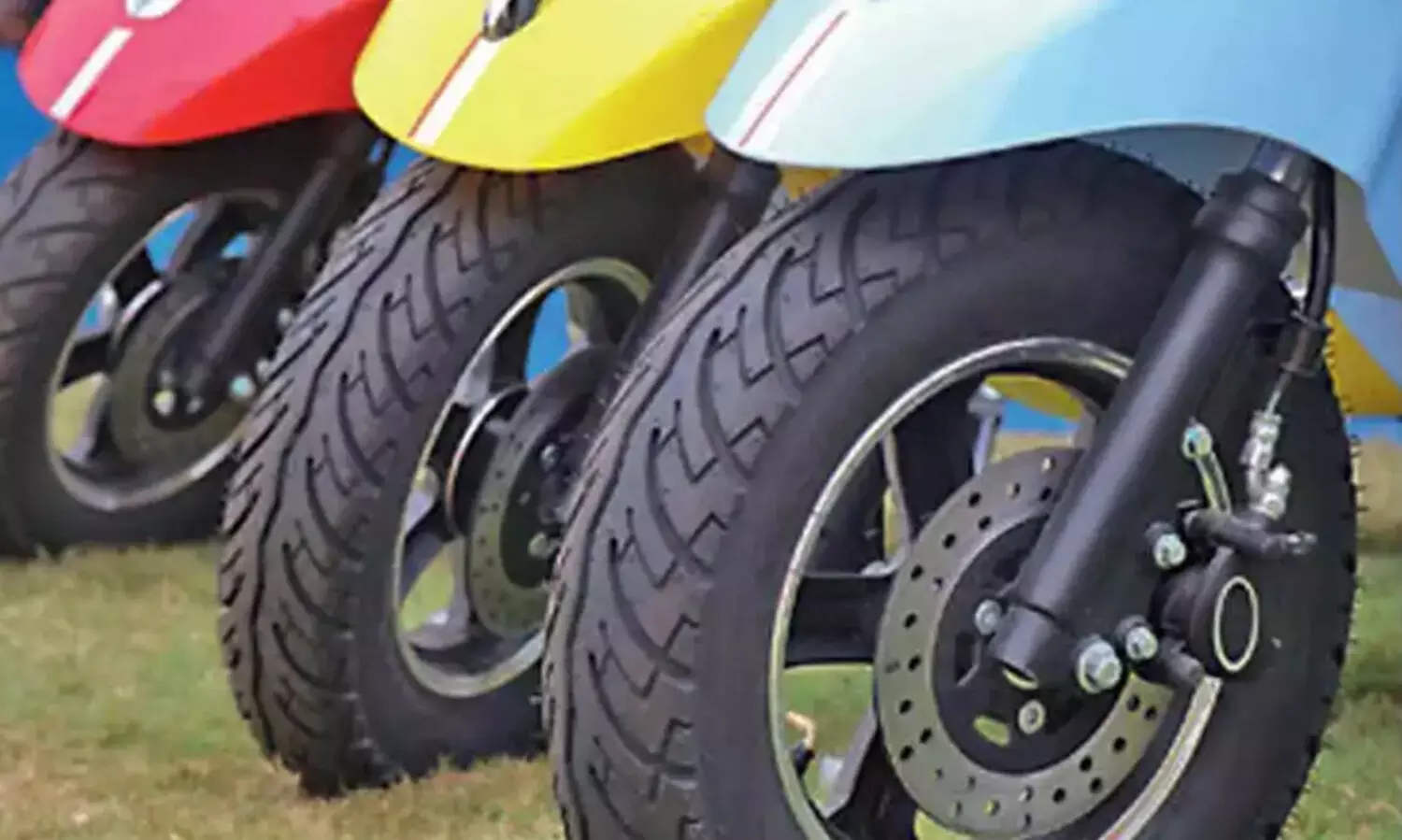 എല്ലാ ഇരുചക്ര വാഹനങ്ങളിലും ഇനി എ.ബി.എസ് നിർബന്ധം; രണ്ട് ഹെൽമറ്റും വേണം