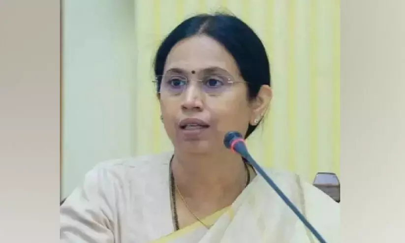 ഗൃ​ഹ​ല​ക്ഷ്മി പ​ദ്ധ​തി പ​ണം കൈ​മാ​റ്റ​ച്ചു​മ​ത​ല ജി​ല്ല, താ​ലൂ​ക്ക് പ​ഞ്ചാ​യ​ത്തു​ക​ൾ​ക്ക് കൈ​മാ​റി