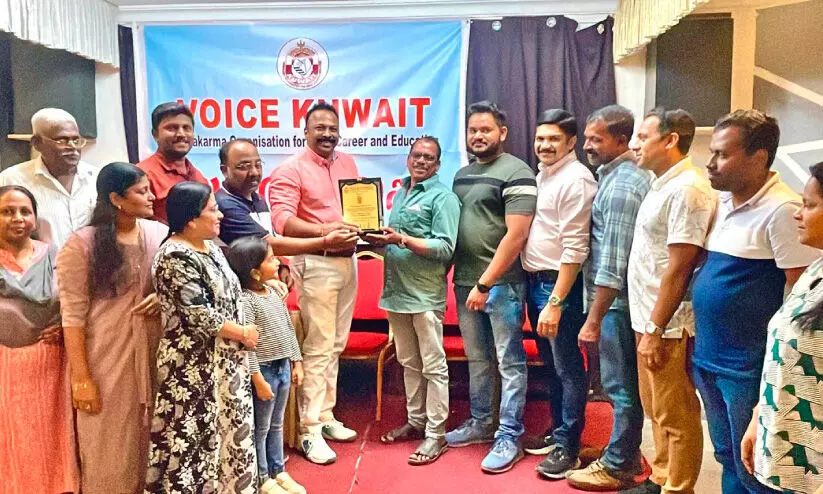 പി.​എം. രാ​ധാ​കൃ​ഷ്ണ​ന് വോ​യ്സ് കു​വൈ​ത്ത് യാ​ത്ര​യ​യ​പ്പ്