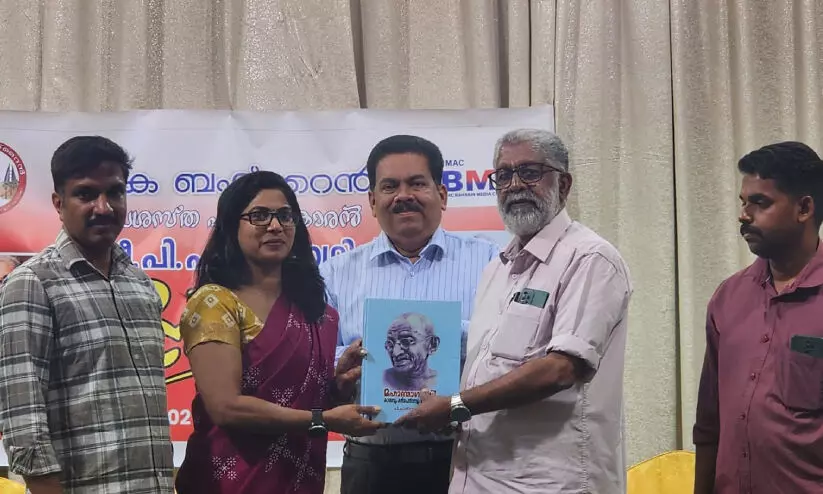 പി. ​ഹ​രീ​ന്ദ്ര​ൻ മാ​ഷി​നെ നൗ​ക ബ​ഹ്‌​റൈ​ൻ ആ​ദ​രി​ച്ചു