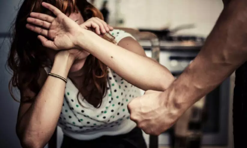 ഭാ​ര്യ​യു​ടെ താ​ടി​യെ​ല്ല് ത​ക​ർ​ത്ത സ്വ​ദേ​ശി പൗ​ര​ന് ഏ​ഴു വ​ർ​ഷ​ത്തെ ത​ട​വു ശി​ക്ഷ