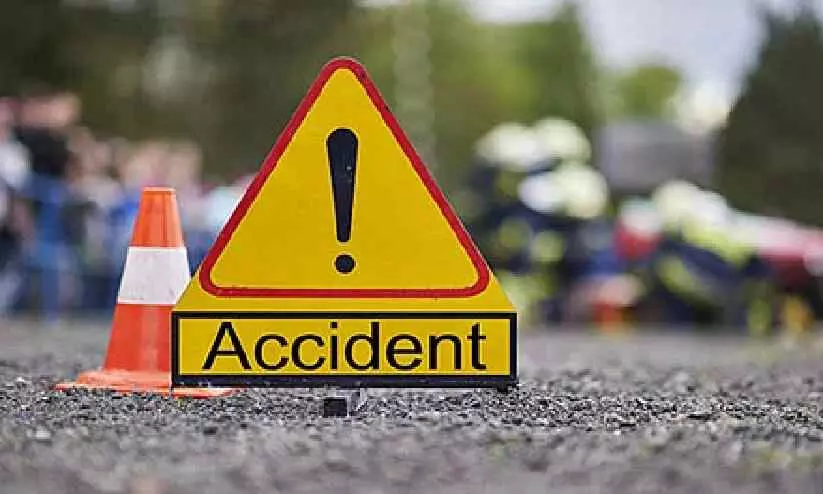 ബംഗാളിൽ എസ്‌.യു.വിയും ട്രെയിലറും   കൂട്ടിയിടിച്ച് ഒമ്പതു മരണം