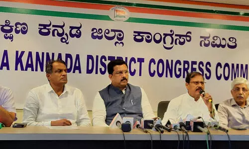 തീര ജില്ലകളിലെ വർഗീയത; കോൺഗ്രസ് വസ്തുതാന്വേഷണ സമിതി റിപ്പോർട്ട് സമർപ്പിച്ചു തീര ജില്ലകളിലെ വർഗീയത; കോൺഗ്രസ് വസ്തുതാന്വേഷണ സമിതി റിപ്പോർട്ട് സമർപ്പിച്ചു