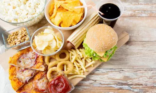 ഭ​ക്ഷ​ണ​ചേ​രു​വ​ക​ൾ വെ​ളി​പ്പെ​ടു​ത്ത​ണം; റ​സ്റ്റാ​റ​ൻ​റു​ക​ളി​ലും ക​ഫേ​ക​ളി​ലും പു​തി​യ ഭ​ക്ഷ്യ​നി​യ​മം ജൂ​ലൈ മു​ത​ൽ