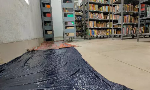 പുതിയ കെട്ടിടം നോക്കുകുത്തി, പഴയതിന് ചോർച്ച; വായന ദിനത്തിലും തൃശൂർ പബ്ലിക് ലൈബ്രറിക്ക് കണ്ണീരൊപ്പ്