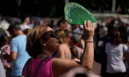 കൊടും ചൂടിലുരുകി ഇംഗ്ലണ്ട്; വരും ദിനങ്ങളിൽ സാധാരണയുള്ളതിന്റെ 100 മടങ്ങിലെത്തുമെന്ന് പ്രവചനം