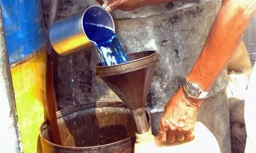 റേഷൻ മണ്ണെണ്ണ: വിതരണം ശനിയാഴ്ച മുതലെന്ന് മന്ത്രി; നടക്കില്ലെന്ന് വ്യാപാരികൾ