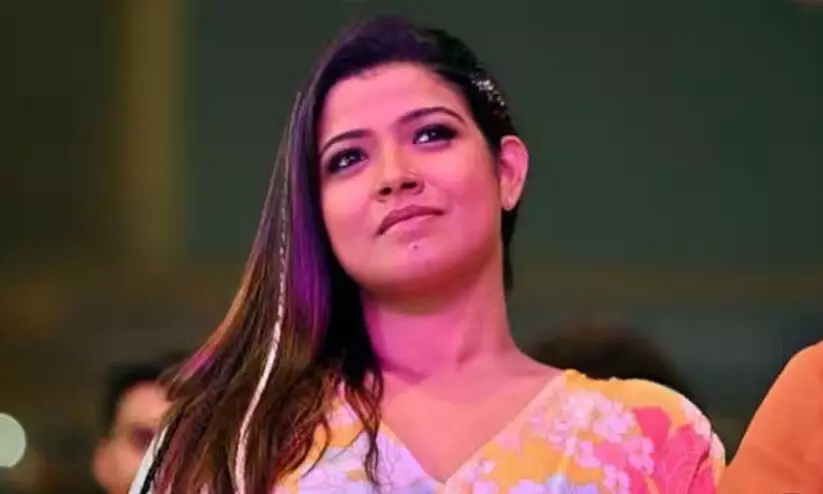 വാട്സ്ആപ്പിലൂടെയുള്ള തട്ടിപ്പിൽ 45,000 രൂപ നഷ്ടമായെന്ന് ഗായിക അമൃത സുരേഷ് വാട്സ്ആപ്പിലൂടെയുള്ള തട്ടിപ്പിൽ 45,000 രൂപ നഷ്ടമായെന്ന് ഗായിക അമൃത സുരേഷ്