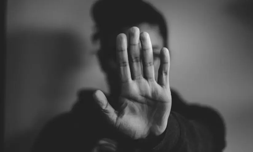 യുവ ദലിത് അഭിഭാഷകനെ തടഞ്ഞ് ജാതിയധിക്ഷേപം