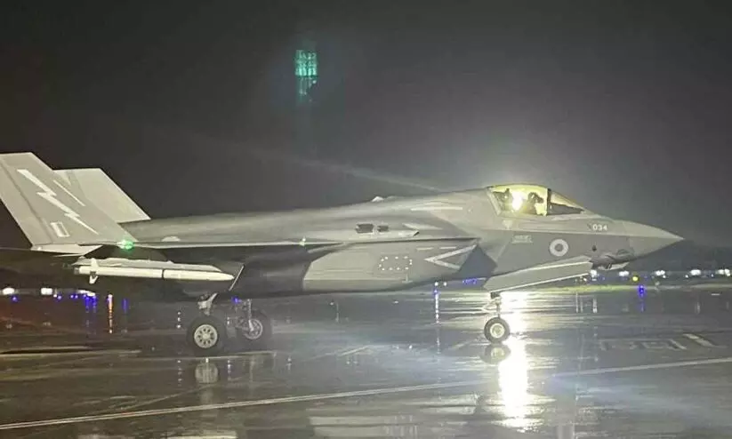 എഫ്-35 ഇപ്പോഴും മഴ നനഞ്ഞ് തിരുവനന്തപുരത്ത്; അറ്റകുറ്റപ്പണിക്ക് ഇംഗ്ലണ്ടിൽനിന്ന് വിദഗ്ധരെത്തും എഫ്-35 ഇപ്പോഴും മഴ നനഞ്ഞ് തിരുവനന്തപുരത്ത്; അറ്റകുറ്റപ്പണിക്ക് ഇംഗ്ലണ്ടിൽനിന്ന് വിദഗ്ധരെത്തും