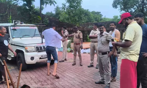 പൊതുശ്മശാനത്തിൽ അജ്ഞാത മൃതദേഹം സംസ്കരിച്ചു; പൊലീസിനെതിരെ നഗരസഭ