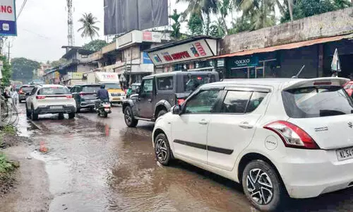 തകര്‍ന്ന് ദേശീയപാത; ഗതാഗതക്കുരുക്ക് രൂക്ഷം