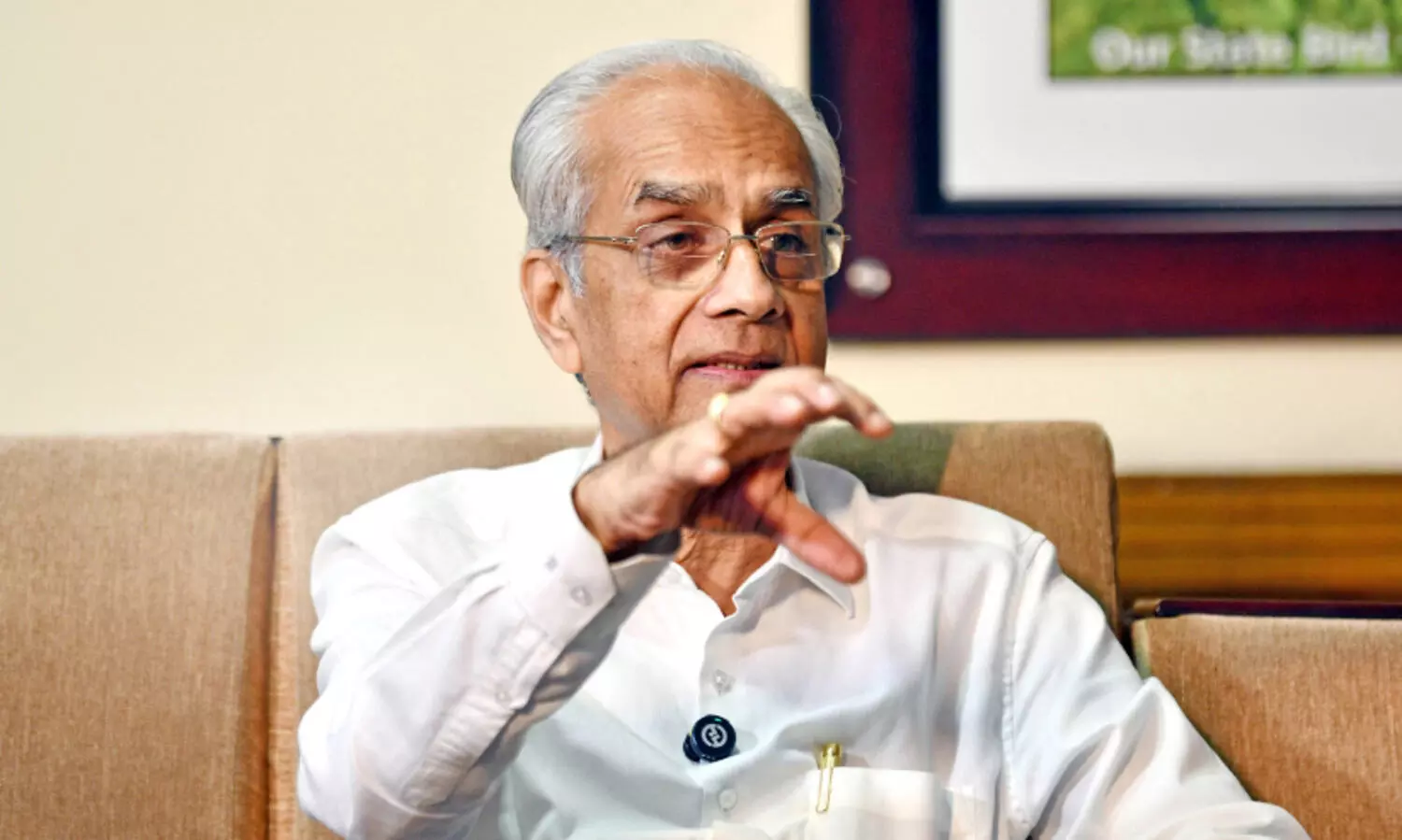 ആഷാഢം പാടുന്നു