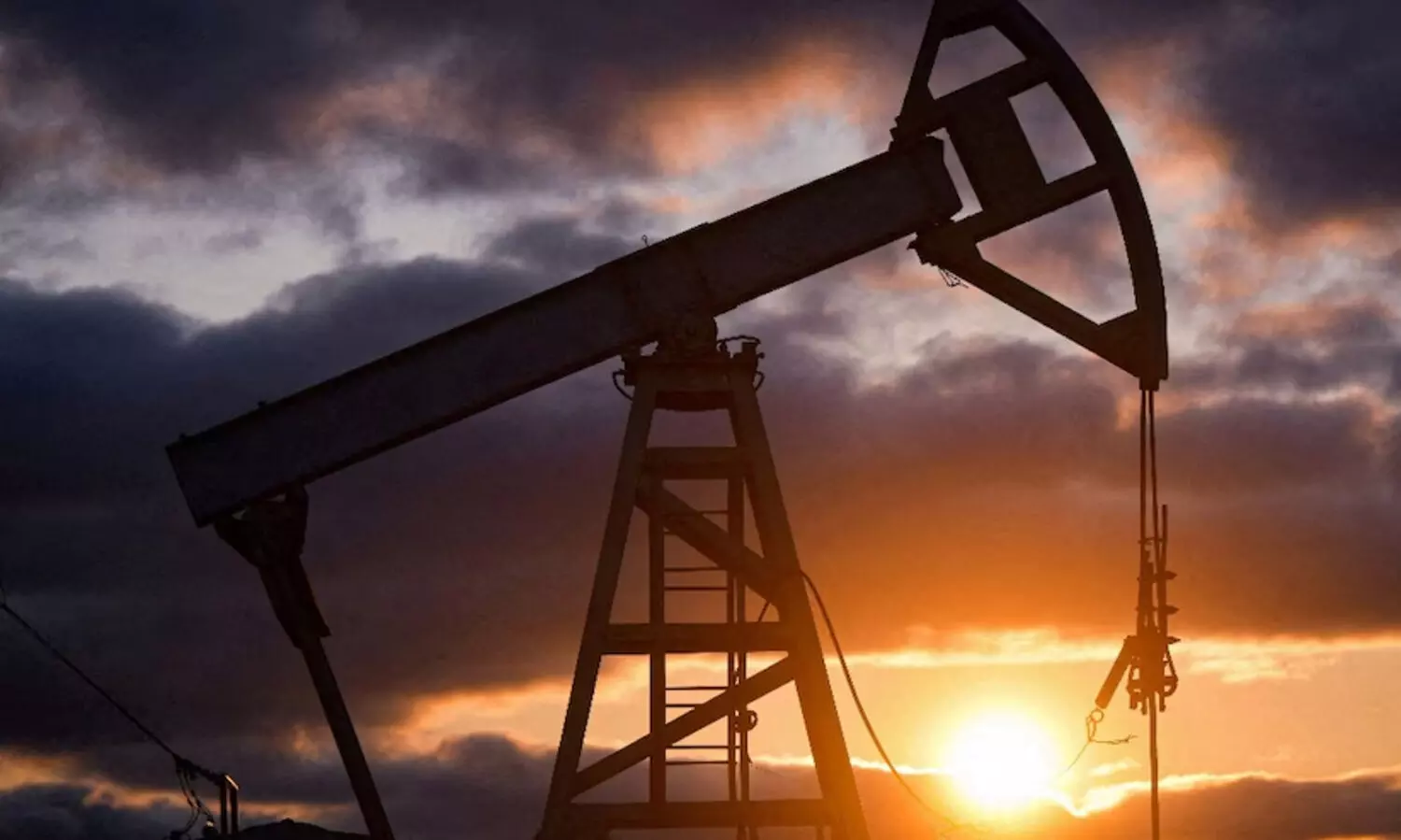 യു.എസിന്റെ ഇറാൻ ആക്രമണം: ഇന്ത്യക്കും തിരിച്ചടി; ക്രൂഡോയിൽ വില 100 ഡോളർ കടക്കും, പണപ്പെരുപ്പത്തിൽ രാജ്യങ്ങൾ വലയും