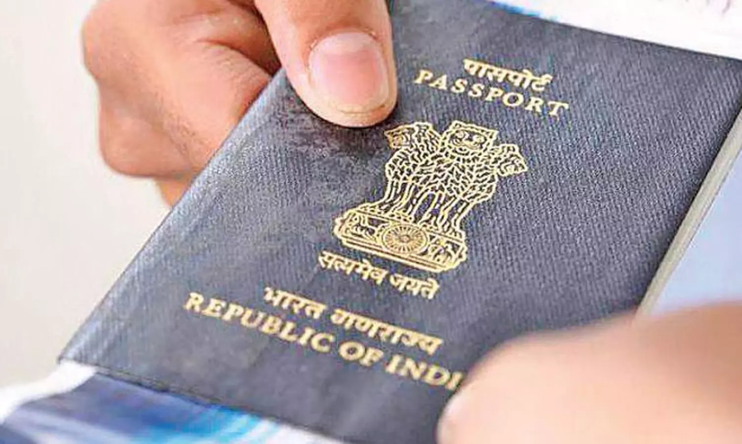 ഭാര്യയുടെ പാസ്‌പോര്‍ട്ട് അപേക്ഷയില്‍   ഭര്‍ത്താവിന്റെ ഒപ്പ് ആവശ്യമില്ല, വിവാഹ ശേഷം ഭാര്യയുടെ വ്യക്തിത്വം നഷ്ടപ്പെടുന്നില്ല -മദ്രാസ് ഹൈകോടതി