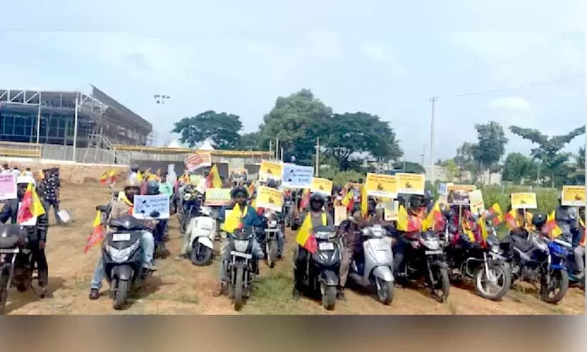 വി​ധാ​ൻ സൗ​ധ​ക്ക് പു​റ​ത്ത് ബൈ​ക്ക് ടാ​ക്സി പ്ര​തി​ഷേ​ധം; കേ​സെ​ടു​ത്ത് പൊ​ലീ​സ്