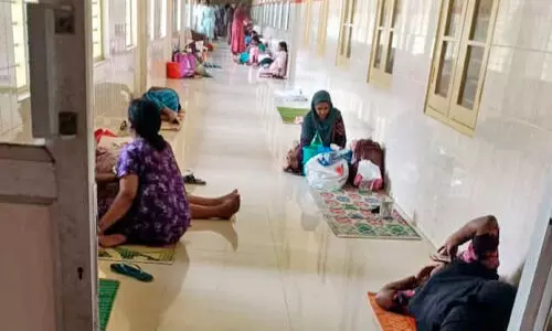 കോ​ഴി​ക്കോ​ട് മെ​ഡി​ക്ക​ൽ കോ​ള​ജ് മാ​തൃ-ശി​ശു സം​ര​ക്ഷ​ണ കേ​ന്ദ്ര​ം; ആശുപത്രിക്കുള്ളിൽ ഹോസ്റ്റൽ; രോഗികൾ നിലത്തും