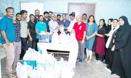 ഹം​രി​യ ഫ്ര​ണ്ട്‌​സ് വേ​ന​ൽ​ക്കാ​ല സാ​ന്ത്വ​ന കി​റ്റു​ക​ൾ വി​ത​ര​ണം ചെ​യ്തു