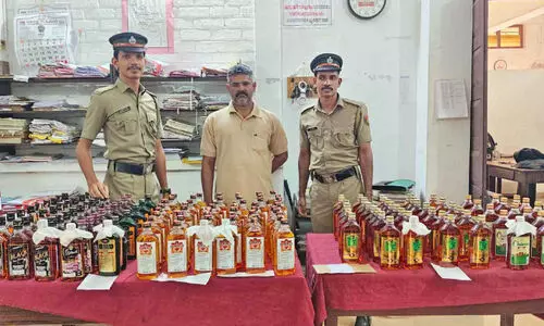 150 കു​പ്പി വി​ദേ​ശ മ​ദ്യ​വു​മാ​യി നി​ല​മ്പൂ​ർ സ്വ​ദേ​ശി പി​ടി​യി​ൽ