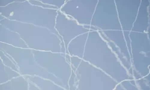 ഇസ്രായേലിന് നേരെ വീണ്ടും ഇറാൻ ആക്രമണം; മിസൈലുകൾ മധ്യ-വടക്കൻ മേഖലകളിൽ പതിച്ചു