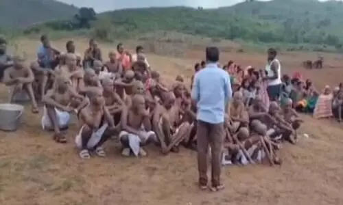 ജാതി മാറി വിവാഹം കഴിച്ചതിന് പെൺകുട്ടിയുടെ ബന്ധുക്കളായ 40 പേരെ നിർബന്ധിച്ച് മൊട്ടയടിപ്പിച്ചു